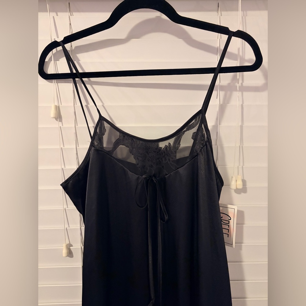 Medium - Vintage Elegant Black Lace Trim long Nightgown